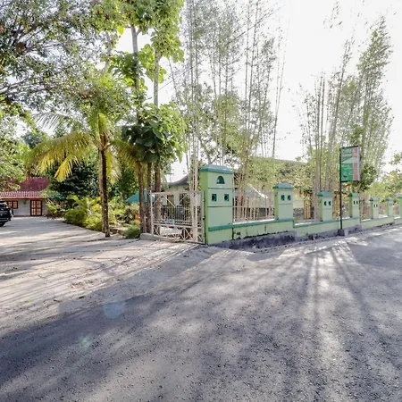 Omah Nggunung Cafe & Homestay